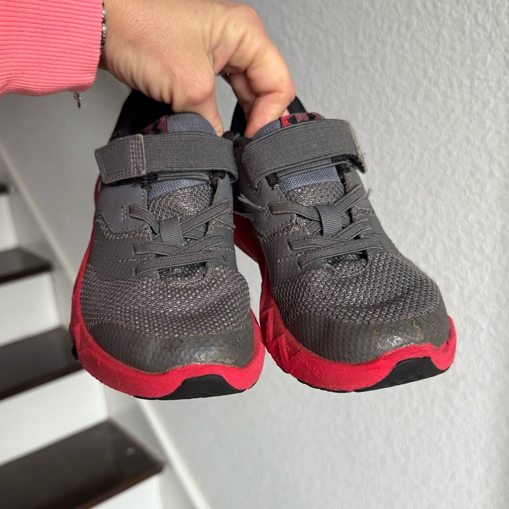 Under Armour® Kids UA BPS Primed 2 AC boys sz: 1 - Picture 8 of 10